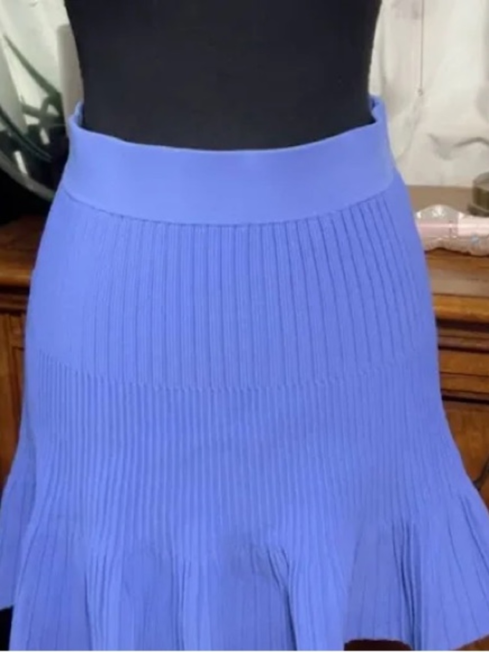 Elle M periwinkle blue woven knit 17” skater skirt fluted pleated stretch EUC